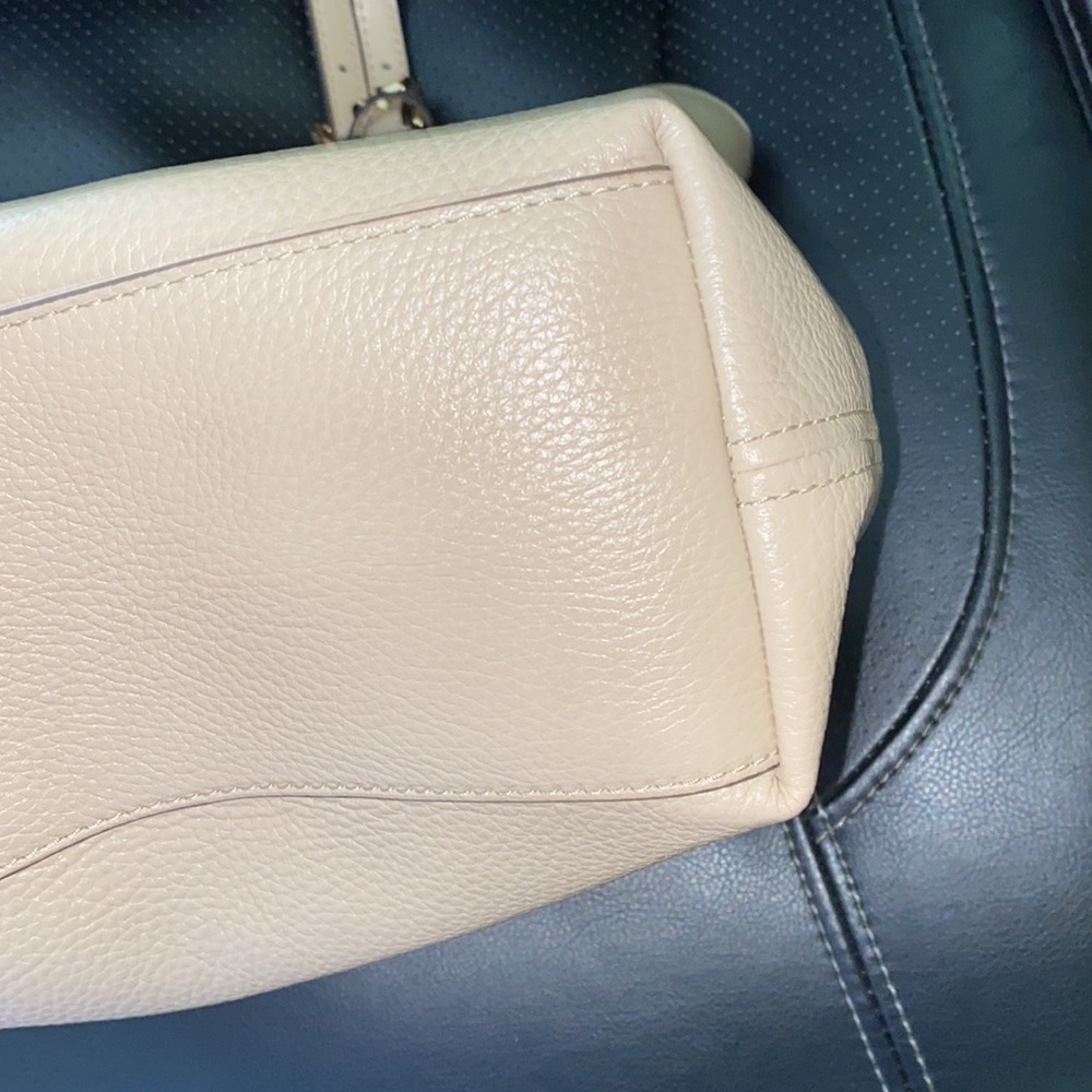 like new Michael Kors large Lenox tote bag in tan cream color “Bisque” - Picture 11 of 17